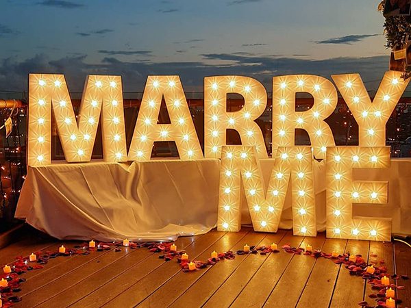 Cheeseeffects proposal marry me letter lights service